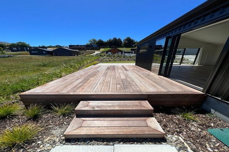 Photo of property in 10 Tomtit Crescent, Lake Hawea, 9382