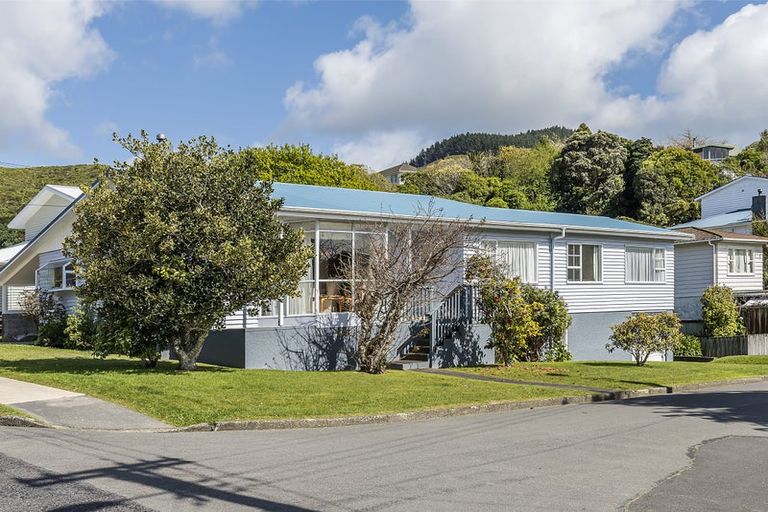 Photo of property in 4 Pembroke Street, Tawa, Wellington, 5028