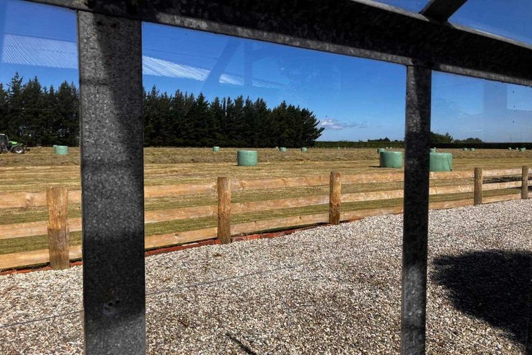 Photo of property in 101 Seaward Road, Edendale, 9825