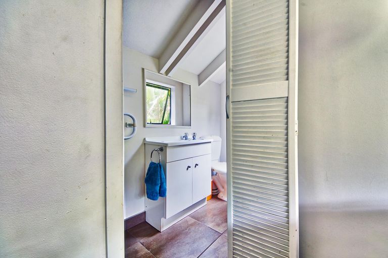 Photo of property in 5 Woontons Lane, Titirangi, Auckland, 0604