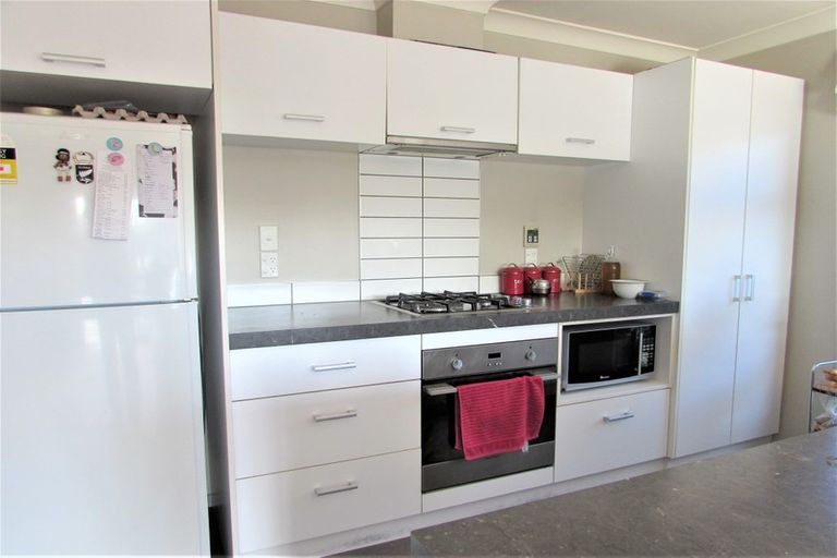 Photo of property in 15 Speldhurst Grove, Stokes Valley, Lower Hutt, 5019