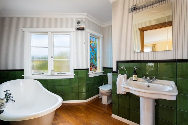 Photo of property in 99 Belt Road, New Plymouth, 4310