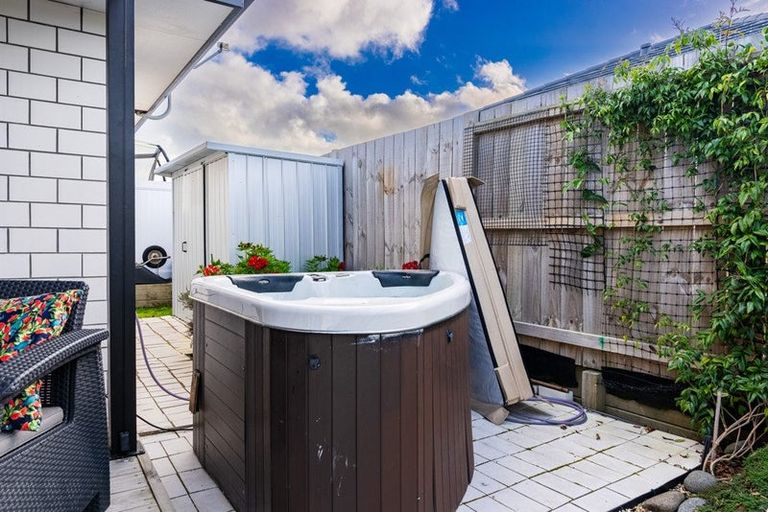 Photo of property in 4 Te Taniwha Road, One Tree Point, 0118