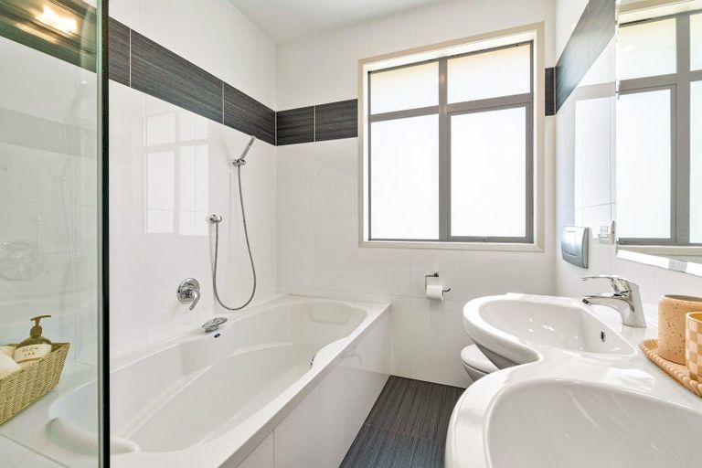 Photo of property in 64 Balboa Drive, Matakatia, Whangaparaoa, 0930