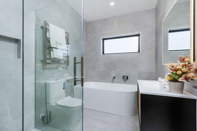 Photo of property in 31a Linwood Avenue, Forrest Hill, Auckland, 0620