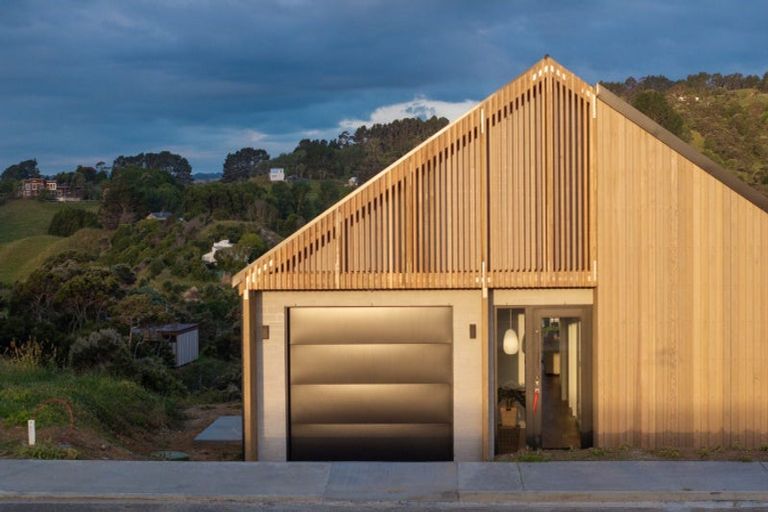 Photo of property in 11 Kapokapowai Street, Raglan, 3225