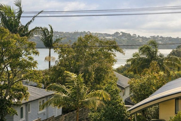 Photo of property in 1/35 Renata Crescent, Te Atatu Peninsula, Auckland, 0610