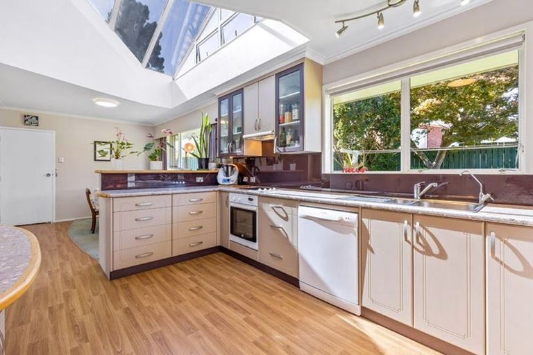 Photo of property in 17 Scanlen Terrace, Kelston, Auckland, 0602