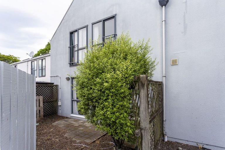 Photo of property in 4/74 Hansons Lane, Upper Riccarton, Christchurch, 8041