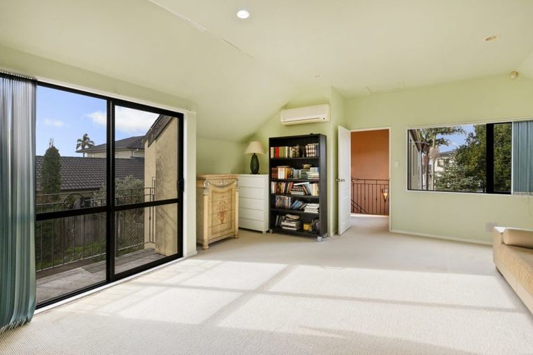 Photo of property in 24 Beach Road, Te Atatu Peninsula, Auckland, 0610