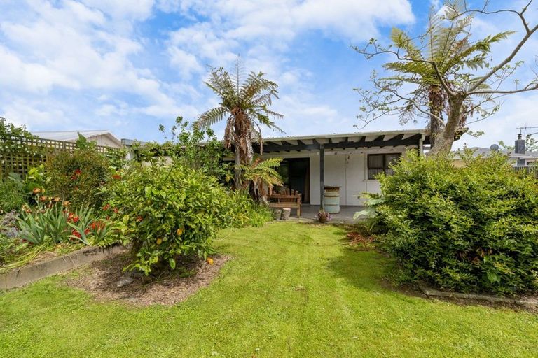 Photo of property in 24 Karaka Crescent, Levin, 5510