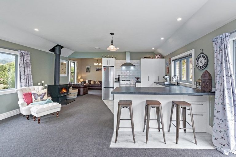 Photo of property in 8 Cross Street, Coalgate, 7673