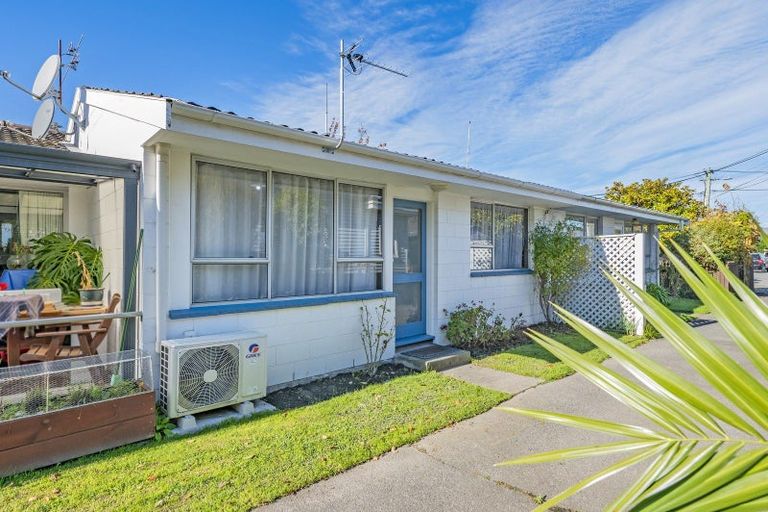 Photo of property in 2/45 Gresford Street, Edgeware, Christchurch, 8013