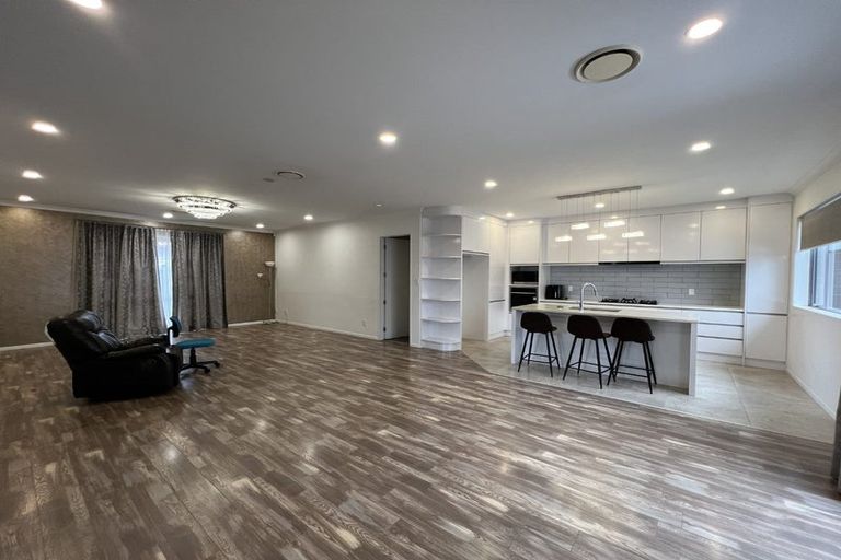 Photo of property in 587 Great South Road, Rosehill, Papakura, 2113