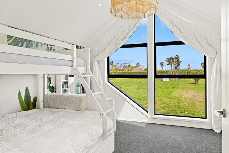 Photo of property in 75 Sandpiper Avenue, Point Wells, 0986