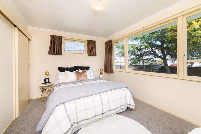 Photo of property in 5 Acacia Street, Kelvin Grove, Palmerston North, 4414