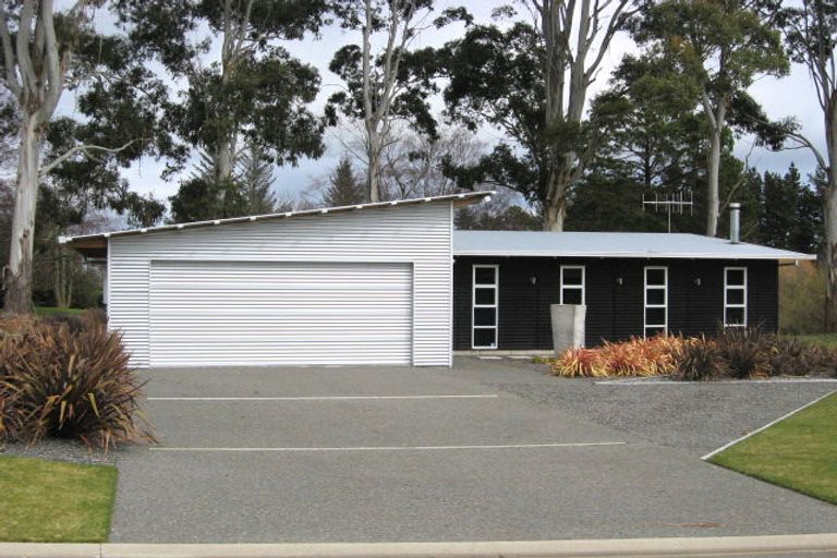 Photo of property in 1 Seagers Close, Kinloch, Taupo, 3377