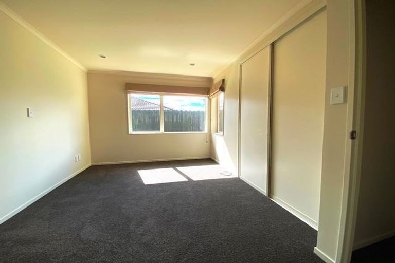 Photo of property in 28 Milson Drive, Papakura, 2110