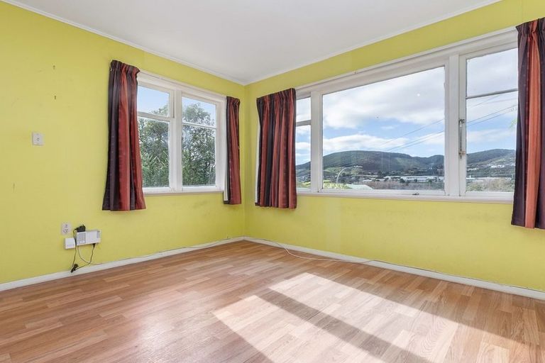 Photo of property in 243 Main Road, Tawa, Wellington, 5028