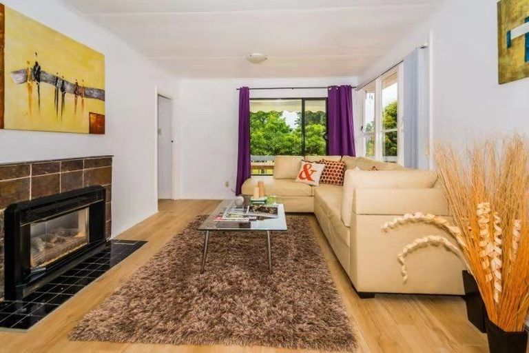 Photo of property in 8 Greenslade Crescent, Northcote, Auckland, 0627