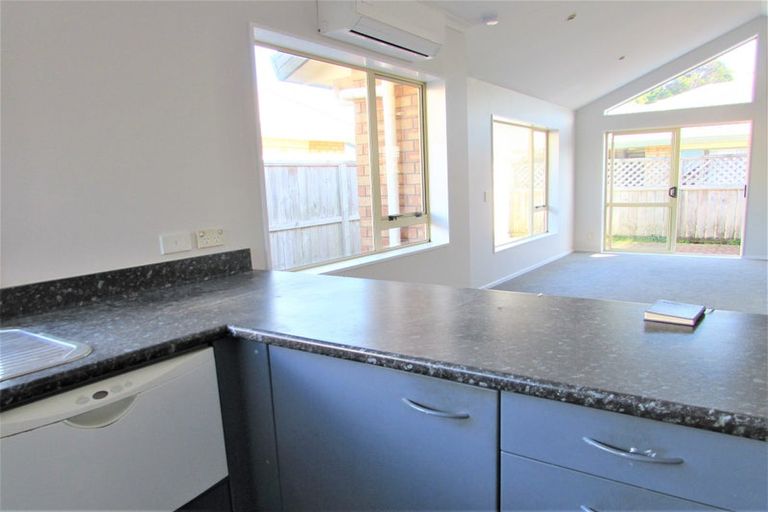 Photo of property in Miramar Villas, 5/3 Byron Street, Miramar, Wellington, 6022