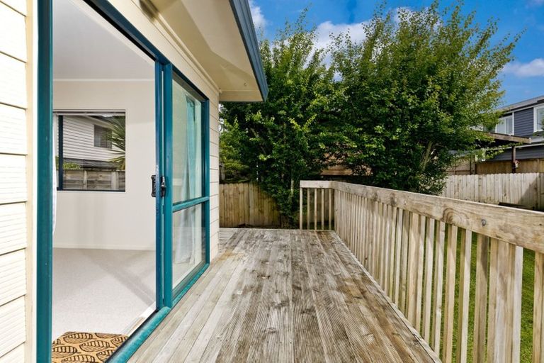 Photo of property in 12a Firle Place, Green Bay, Auckland, 0604