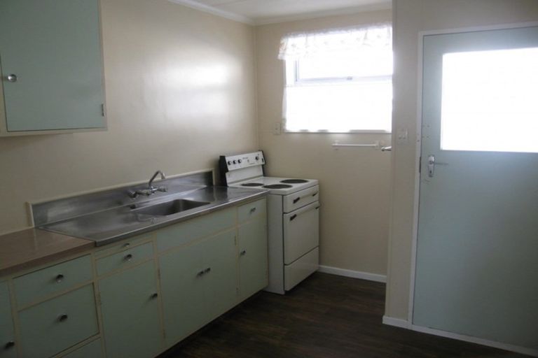 Photo of property in 2/105 Heretaunga Street, Palmerston North, 4414