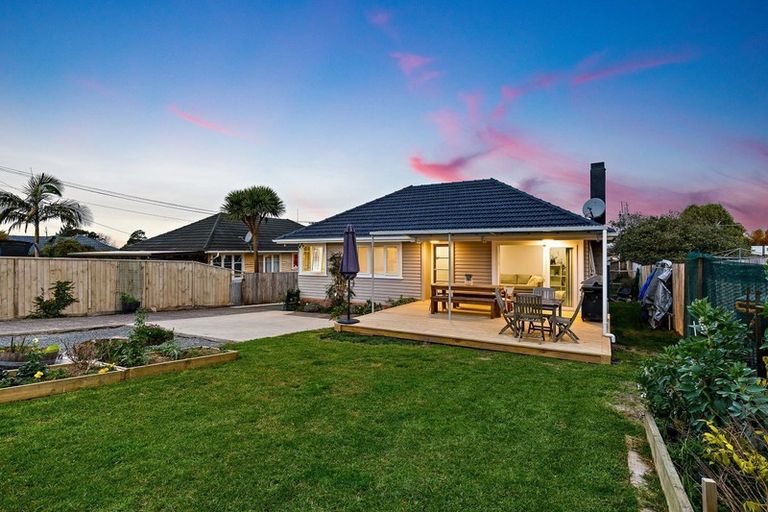 Photo of property in 67 Roberts Road, Te Atatu South, Auckland, 0610