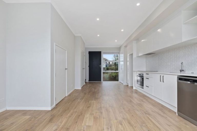 Photo of property in 6 Touhou Road, Hobsonville, Auckland, 0616