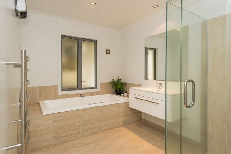 Photo of property in 40 Pentonville Close, Westmorland, Christchurch, 8025