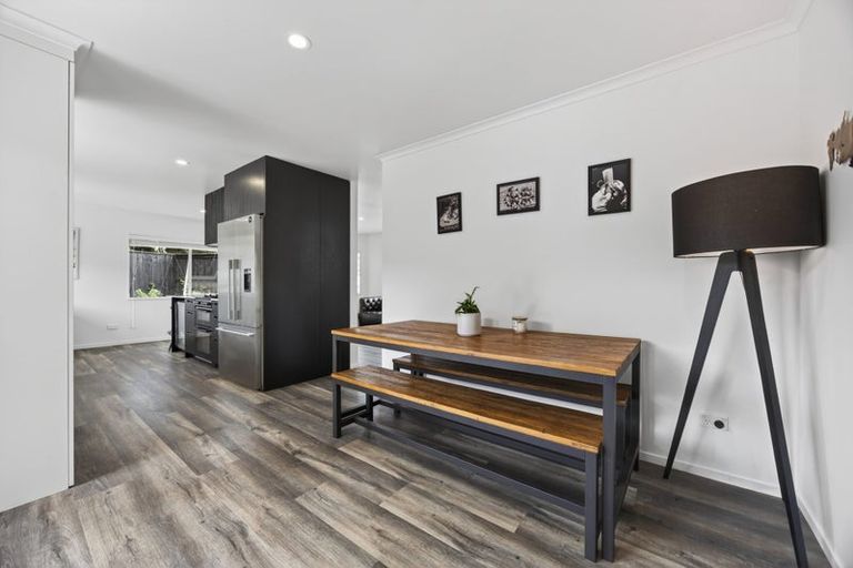 Photo of property in 6d Clearwater Cove, West Harbour, Auckland, 0618