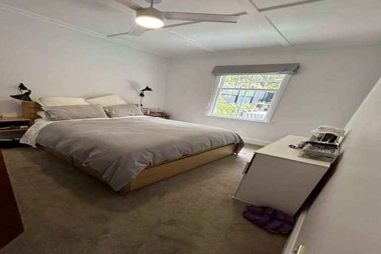 Photo of property in 398 Queens Drive, Lyall Bay, Wellington, 6022