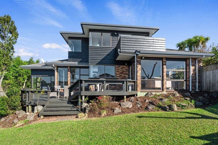 Photo of property in 29 Calypso Place, Rothesay Bay, Auckland, 0630