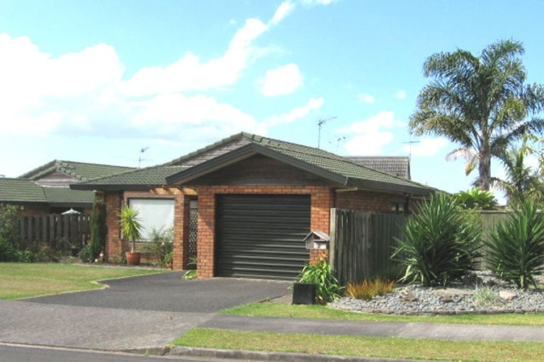 Photo of property in 2 Ballini Rise, West Harbour, Auckland, 0618