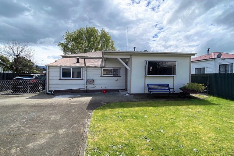 Photo of property in 34 Tennyson Street, Dannevirke, 4930