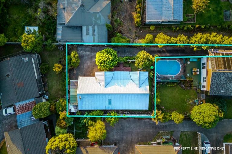 Photo of property in 2/124 Waimumu Road, Massey, Auckland, 0614