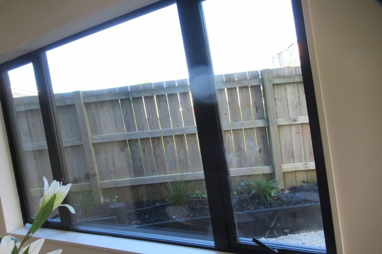 Photo of property in 10/2 Nikau Street, New Lynn, Auckland, 0600