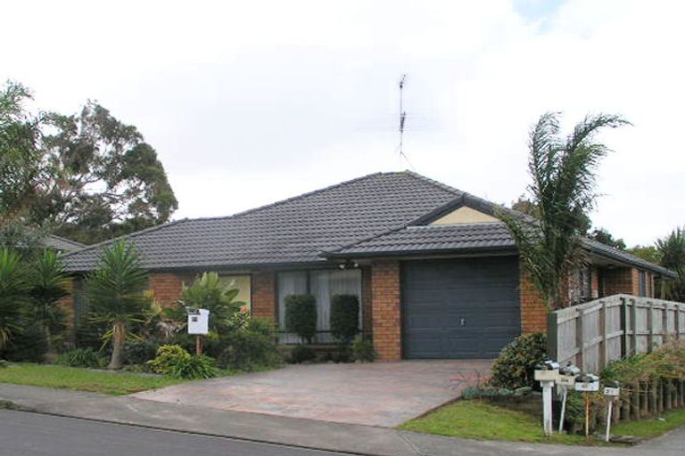 Photo of property in 27 Broadfield Street, Massey, Auckland, 0614