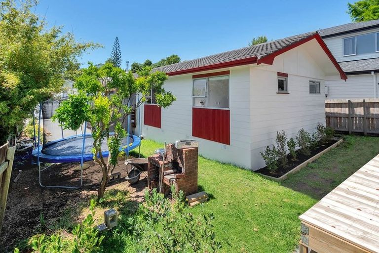 Photo of property in 58 Awaruku Road, Torbay, Auckland, 0630