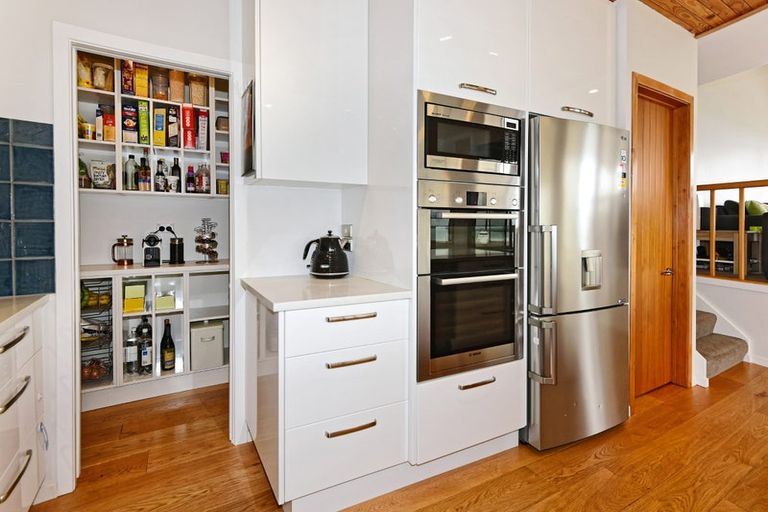 Photo of property in 22 La Costa Lane, Mount Pleasant, Christchurch, 8081