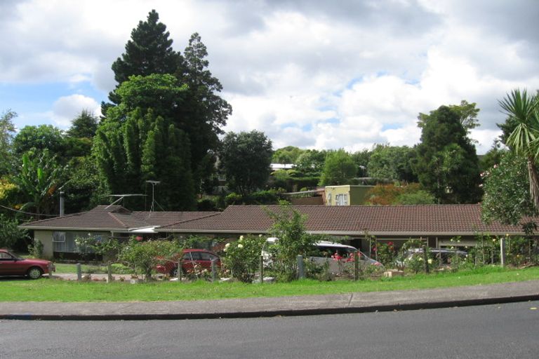 Photo of property in 2 South Lynn Road, Titirangi, Auckland, 0604
