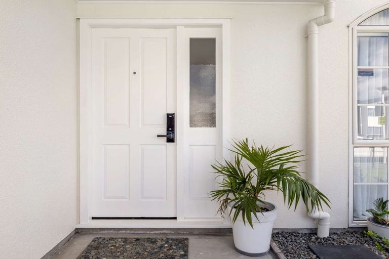 Photo of property in 52 Riverton Drive, Randwick Park, Auckland, 2105