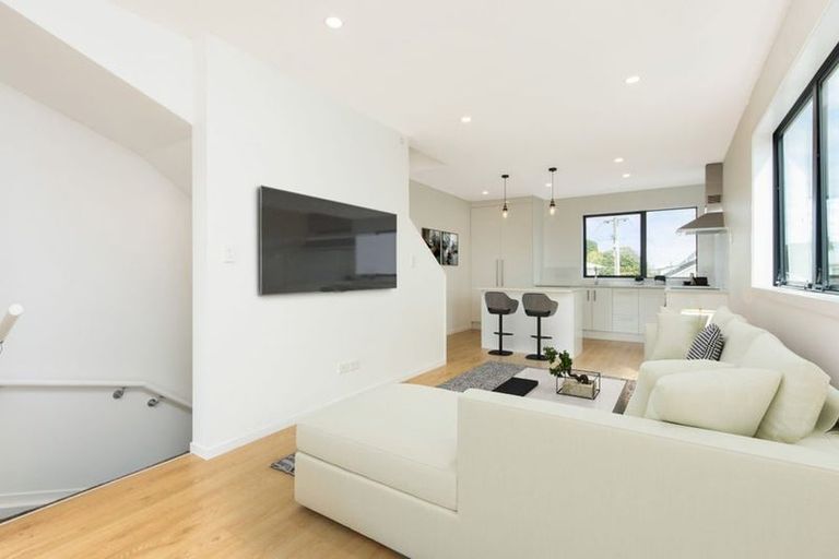 Photo of property in 3 Mokopiko Court, Beach Haven, Auckland, 0626