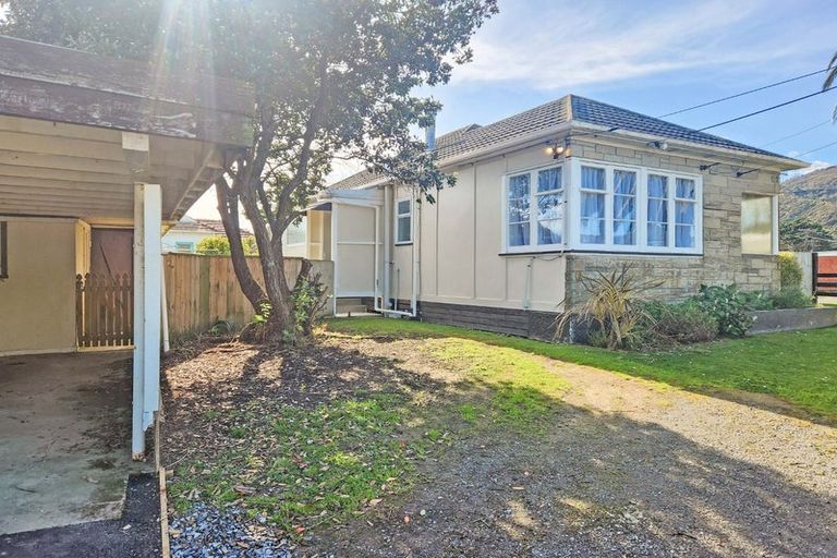 Photo of property in 15 Hunter Street, Taita, Lower Hutt, 5011