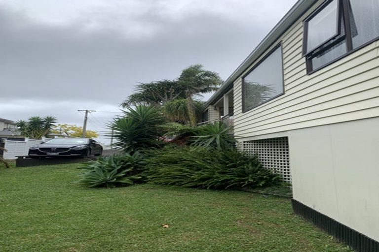 Photo of property in 1/15 Sunnynook Road, Forrest Hill, Auckland, 0620