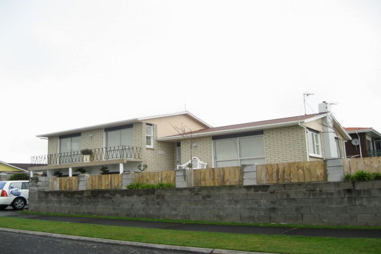 Photo of property in 18 Clifton Drive, Waitara, 4320