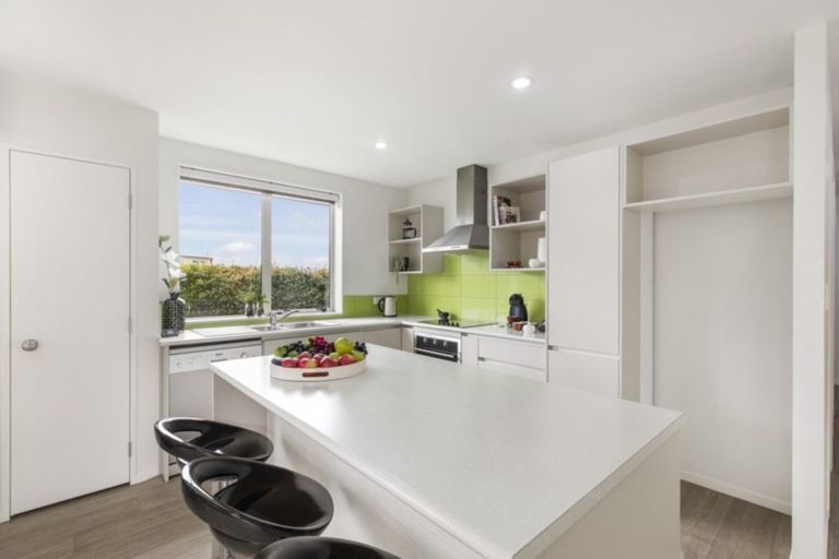 Photo of property in 114 Grand Drive, Orewa, 0931