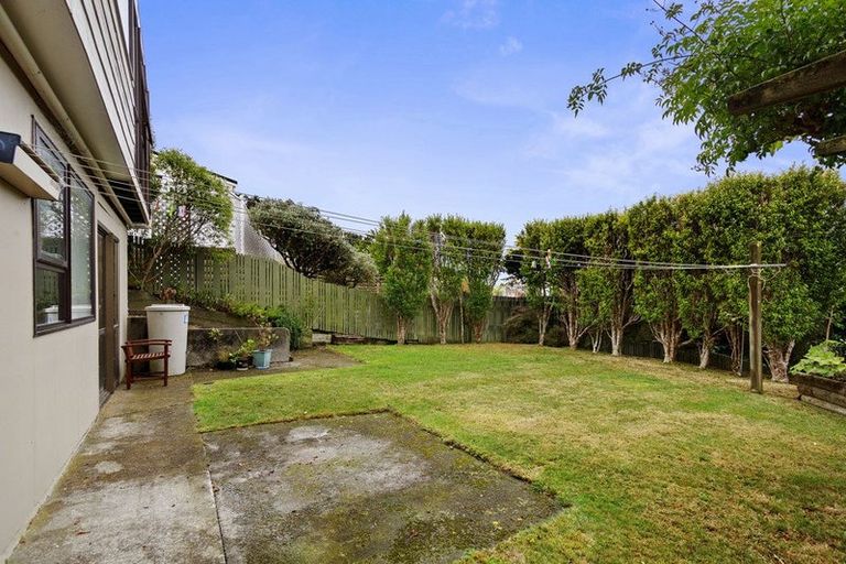 Photo of property in 78 Victory Crescent, Tawa, Wellington, 5028