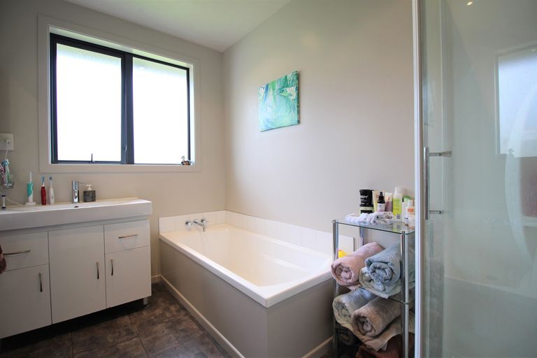 Photo of property in 27 Clutha Street, Alexandra, 9320