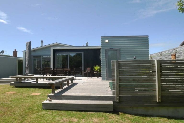 Photo of property in 22 Rauparaha Street, Waikanae Beach, Waikanae, 5036